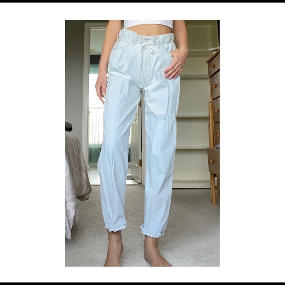 High wasted Levi’s relaxed fit jeans